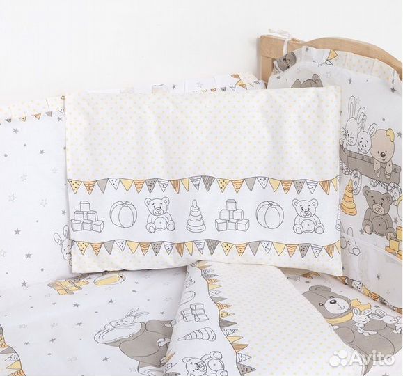Набор в детскую кроватку: бортики и постель