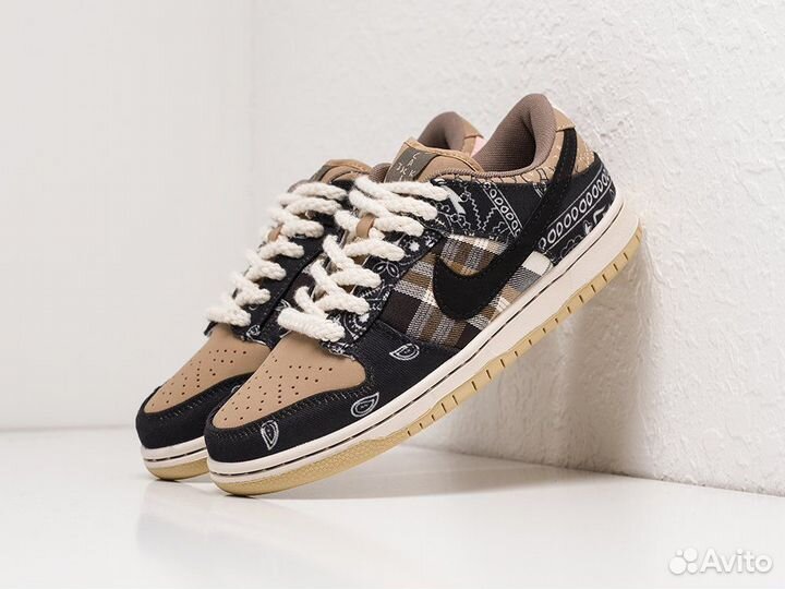 Кроссовки Nike SB Dunk Low x Travis Scott B26354