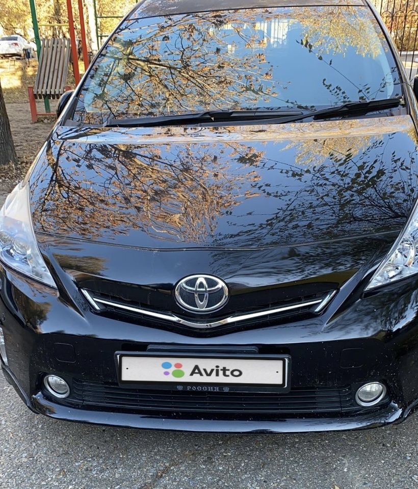 Toyota Prius Alpha: фото владельца