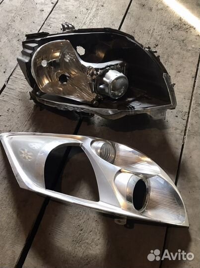 Фара правая auris