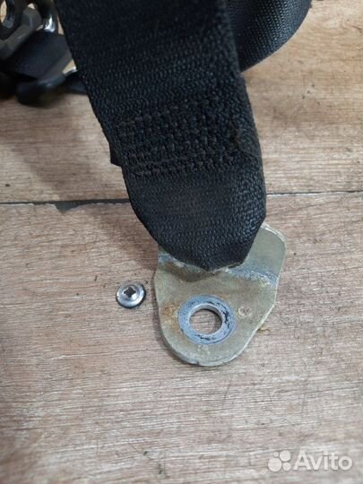 Ремень безопасности левый Opel Zafira B минивэн