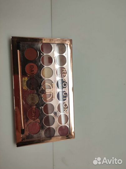 Палетки теней пакетом косметика