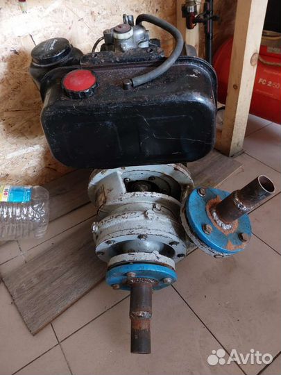 Дизельный двигатель, помпой