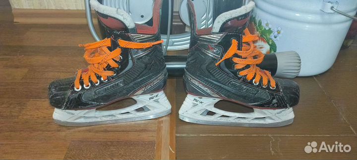 Коньки хоккейные