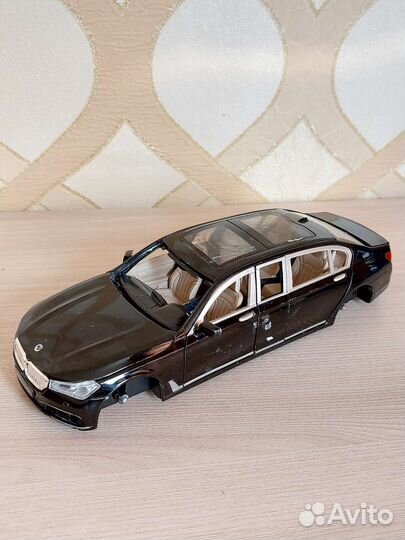 Модель автомобиля BMW 780li