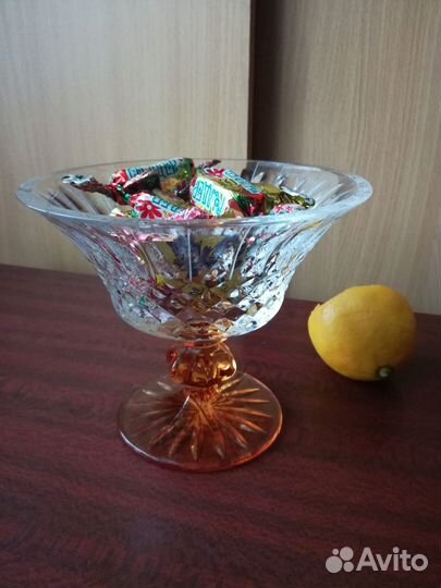 Ваза хрустальная на ножке ГДР