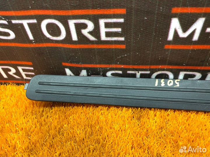 Накладка на порог салона передняя левая Volkswagen