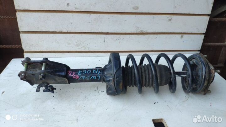 Амортизаторная стойка передняя правая Mazda Mpv LW