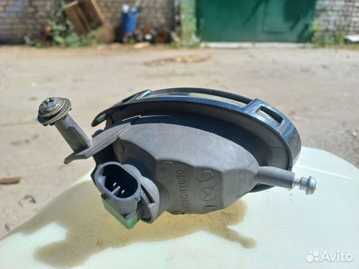 Передняя противотуманка на Mazda 3 новая