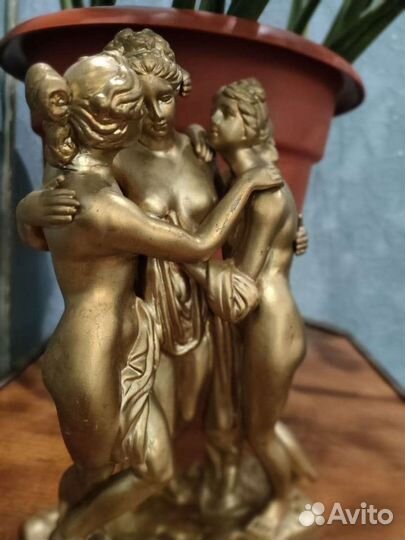 Статуэтка три грации