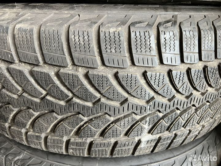 Bridgestone Blizzak LM-80 235/65 R17