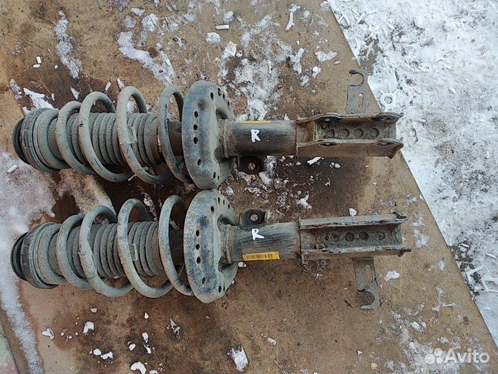 Передние стойки Opel Zafira C