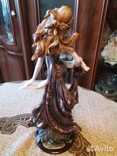 Статуэтка фарфор, Италия