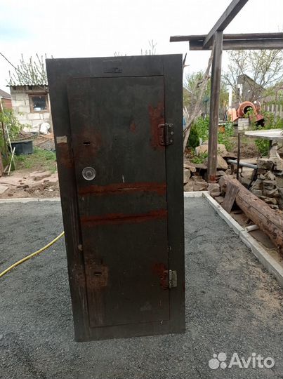 Сейф, шкаф оружейный 1,30;0,55;0, 40 см