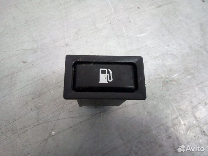 Кнопка открывания лючка бензобака Toyota Avensis 2