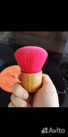 Щëточка и прижимной клэмп для винила