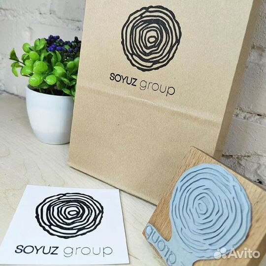 Штамп с логотипом для брендирования упаковки