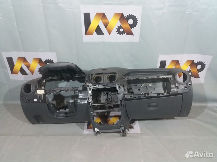 Рено Дастер 2010- Панель приборов (Торпедо) 28070