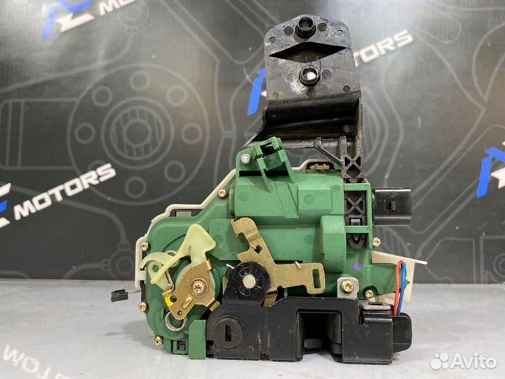 Замок двери задний левый Volkswagen Passat B5 AMX