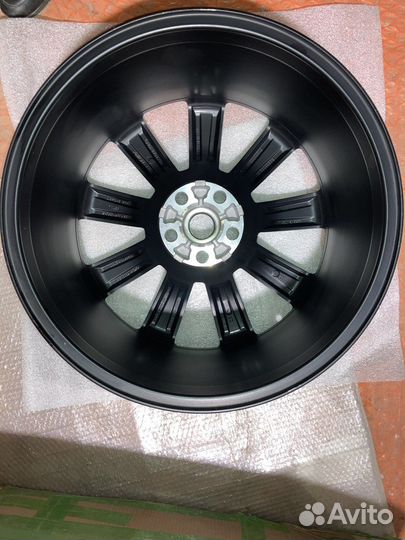 Один оригинальный диск R21 Range Rover