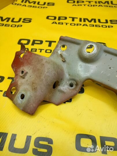 Кронштейн крыла передний левый Renault Megane 2