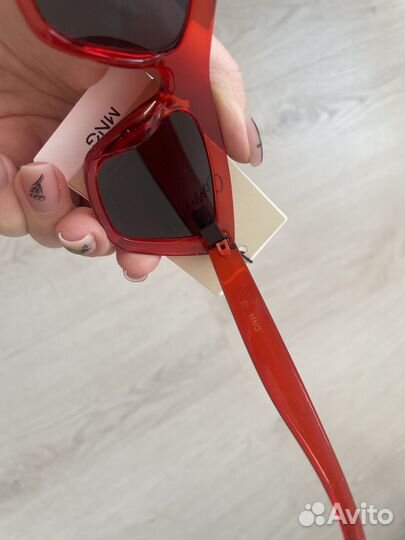 Солнцезащитные очки женские mango