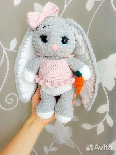 Вязаные плюшевые зайки