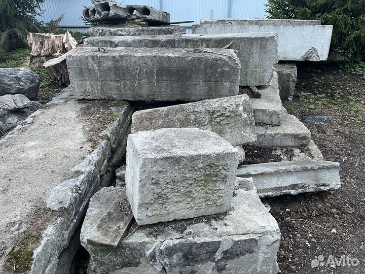 Бетонные блоки и обрезки плит даю 5 т кто заберет