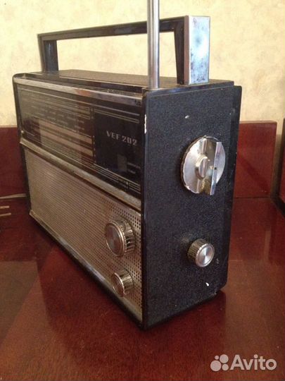 Радиоприёмник транзисторный ретро VEF 202