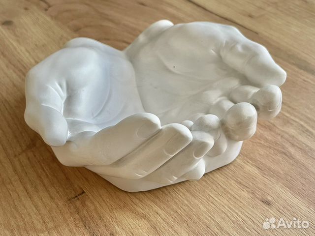 Гипсовая фигура ладони