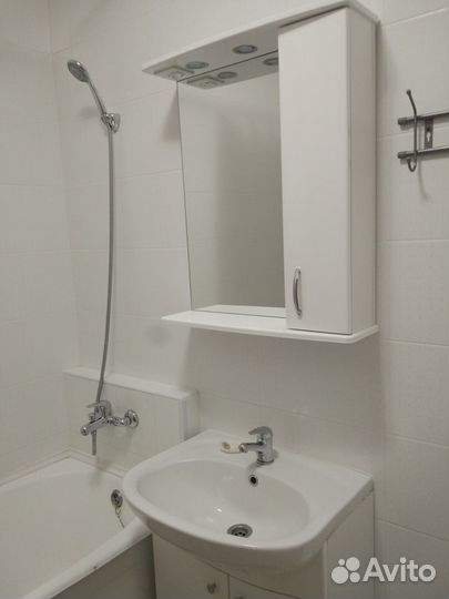 Зеркало-шкаф с подсветкой для ванной