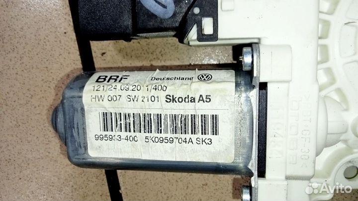 Мотор стеклоподъемника задн прав двери Октавия A5