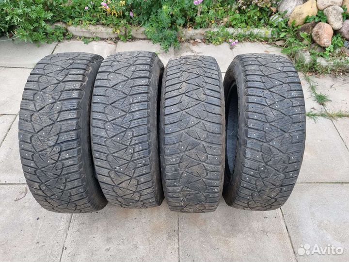 Goodyear Ultragrip 600 215/65 R16 98T