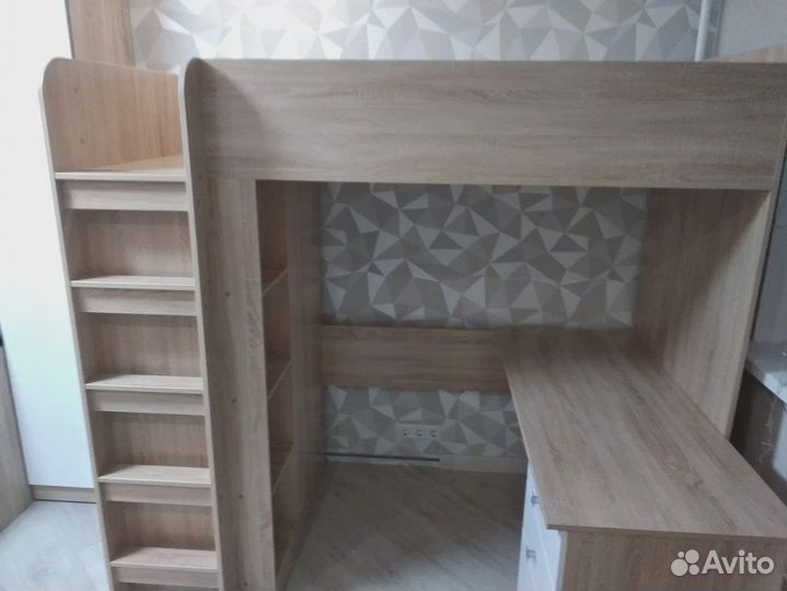 Детская кровать чердак со столом и шкафом