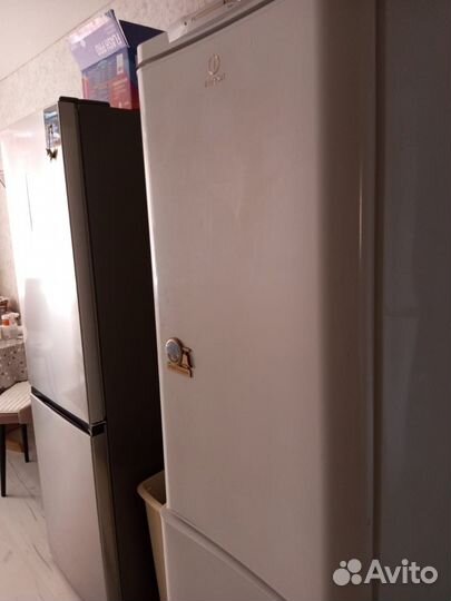 Холодильник indesit