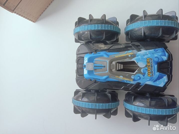 Игрушечные машинка по воде