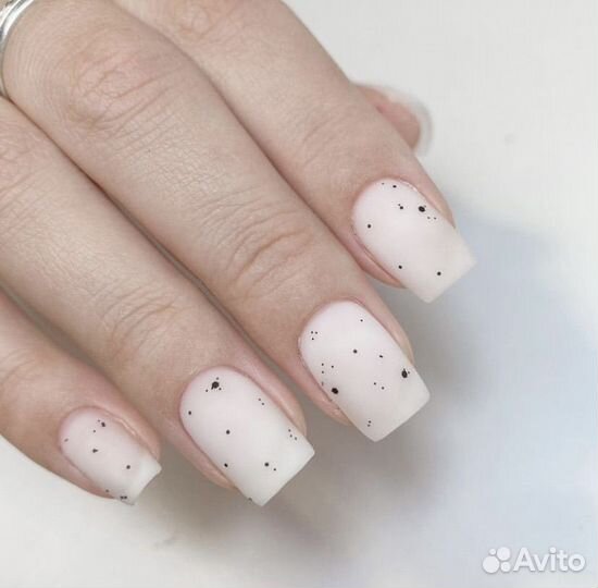 Модель на маникюр