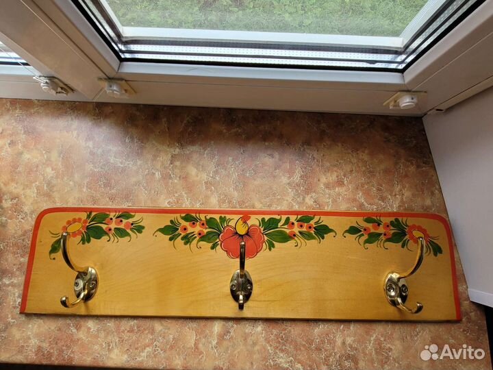 Вешалка в народном стиле