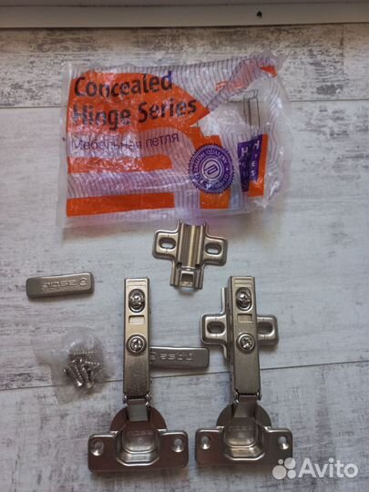 Мебельные петли с доводчиком