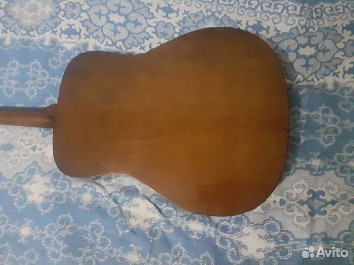 Акустическая гитара