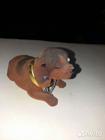 Собака с движущейся головой