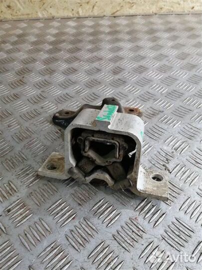 Опора двигателя передняя правая Renault Sandero
