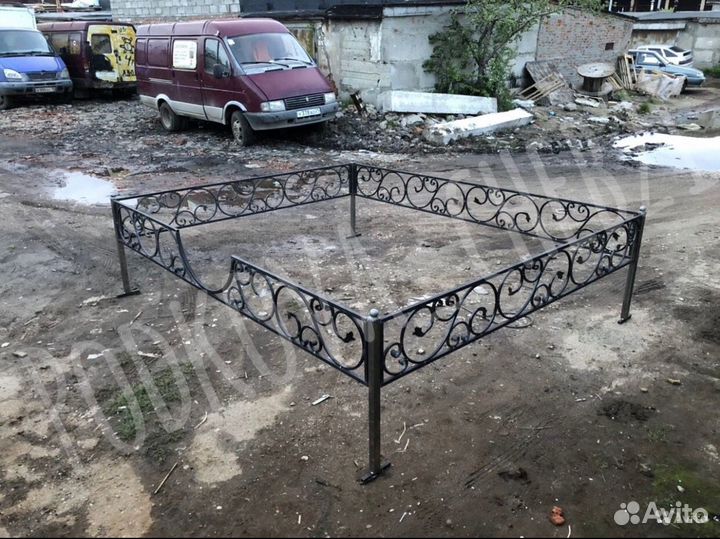 Могильные ограды, скамейки и столы