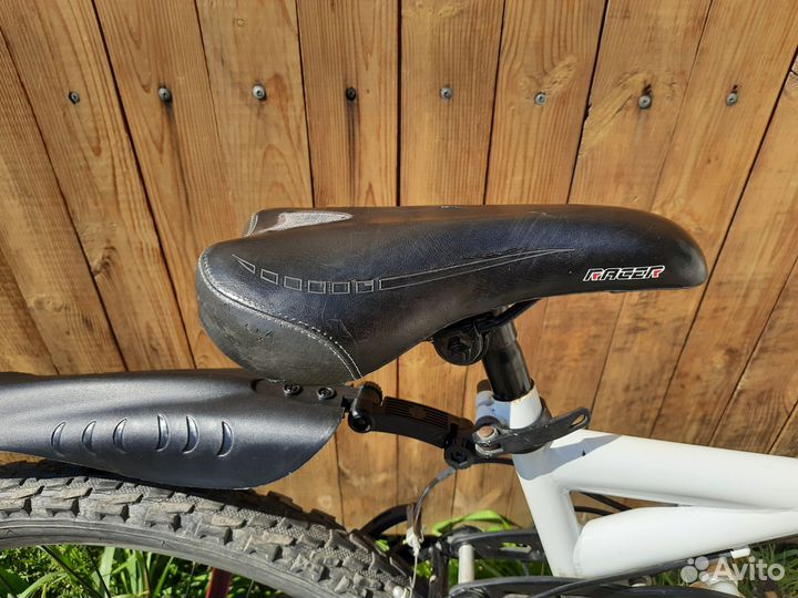 Велосипед рейсер белый колеса 26