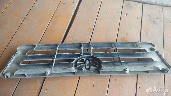 Решетка радиатора Toyota Ipsum