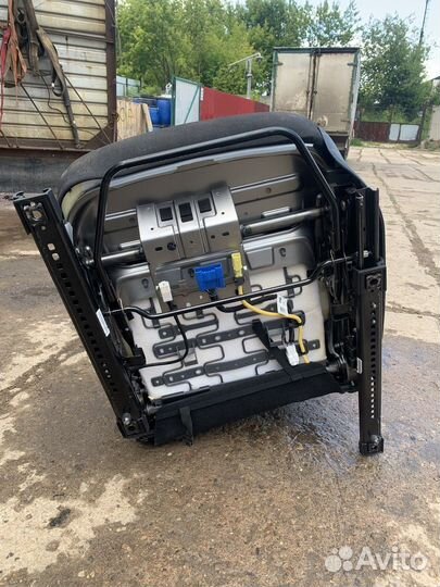 Сиденье(переднее левое) (Hyundai Sonata viii DN8)