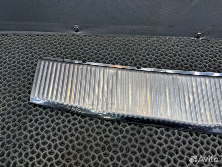 Накладка багажника Volkswagen Touareg 7LA 2.5 BAC