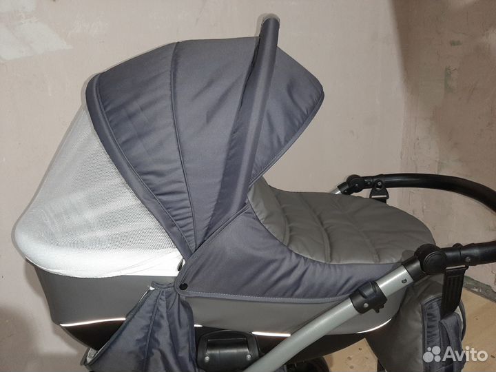 Самая легкая коляск 2 в 1 как новая. zippy