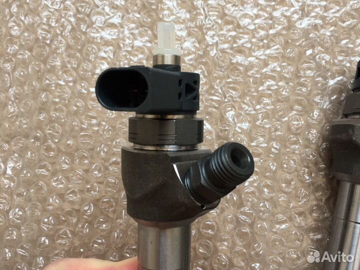 Форсунка двс Audi Seat Skoda VW 04L130277AD