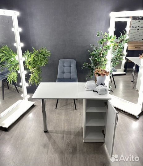 Маникюрный стол складной